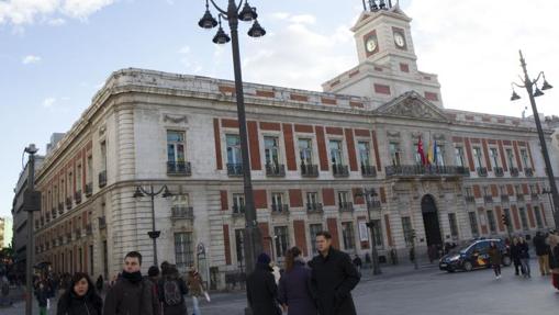 La Puerta del Sol, aun con un carril abierto al tráfico