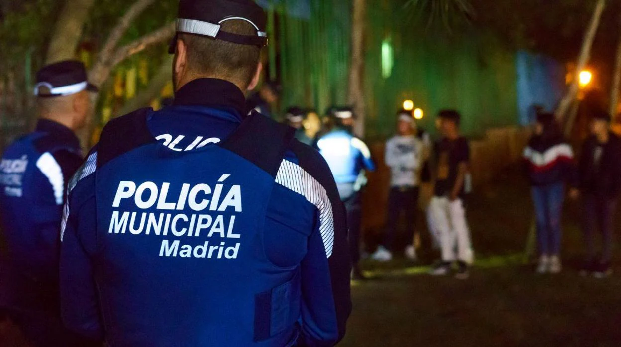 Agentes de Centro Sur de Madrid sorprenden a varios individuos en una reyerta