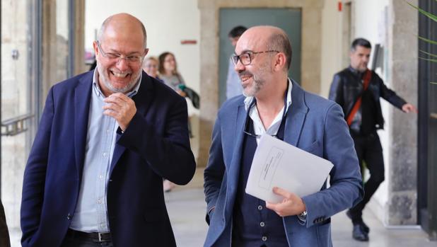 Igea pide perdón tras insultar a Puente pero le exige educación