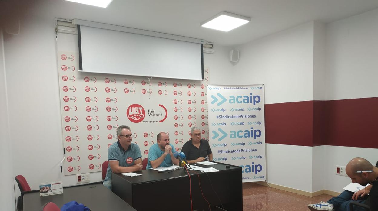 Representantes del sindicato Acaip durante la rueda de prensa ofrecida en Valencia