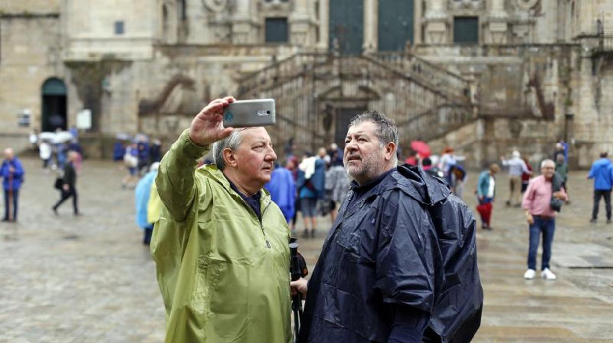 Ni la lluvia frena la llegada de turistas a Galicia, especialmente a Santiago