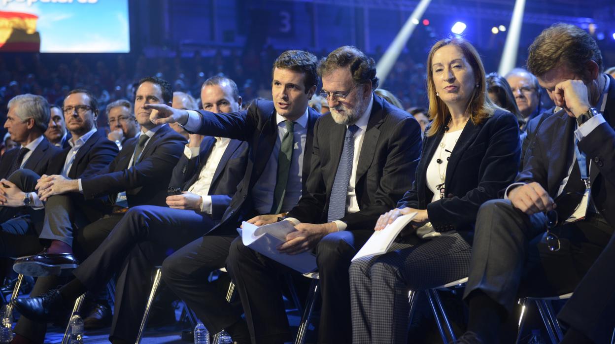 Pablo Casado, Mariano Rajoy y Ana Pastor durante la convención nacional del PP, en enero de este año