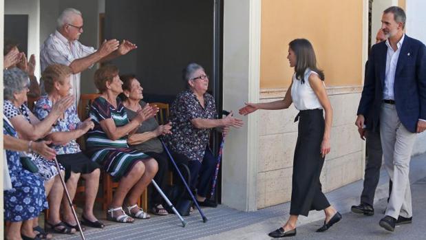 Los Reyes entran en las casas arrasadas por la gota fría en Orihuela