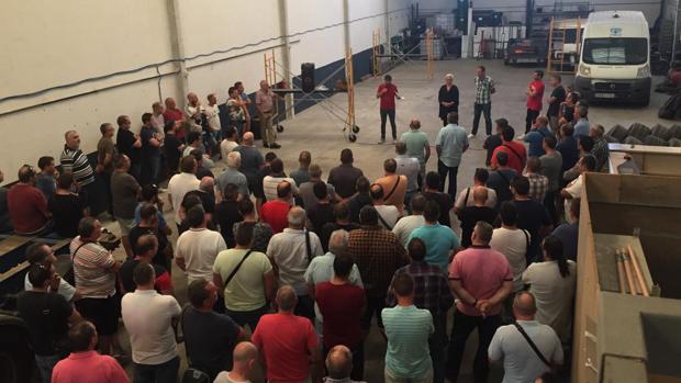 Los transportistas del puerto de Valencia convocarán protestas para visibilizar su situación de «precariedad»