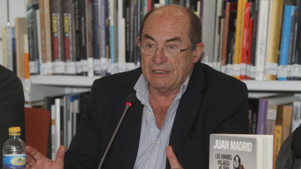 Juan Madrid, premio Pepe Carvalho por su «compromiso literario, político y ético»