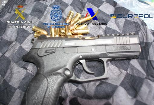 Imagen de una de las armas confiscadas