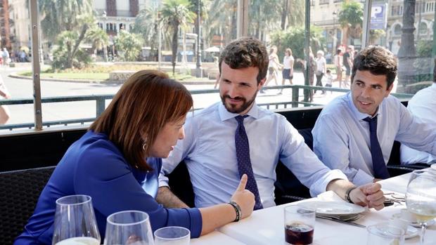 Pablo Casado, de terrazas como un valenciano más