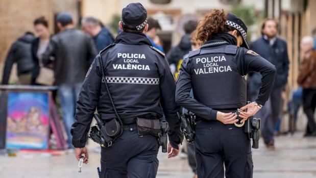 Posible multazo de 30.000 euros a un bar de Valencia por cientos de botellas de «garrafón»