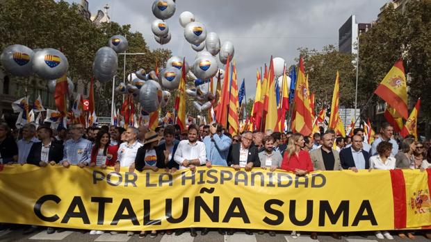 Miles de personas reivindican en Barcelona la unidad de España