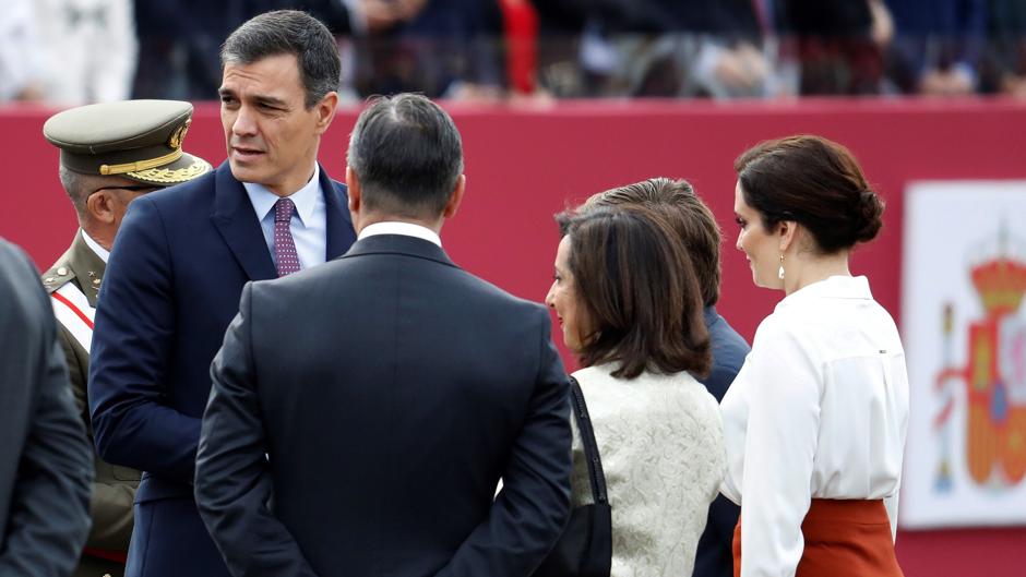 Vítores a Felipe VI y abucheos a Pedro Sánchez en el desfile del 12 de Octubre