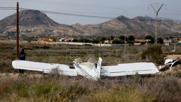 Dos heridos al estrellarse una avioneta en Villar del Arzobispo