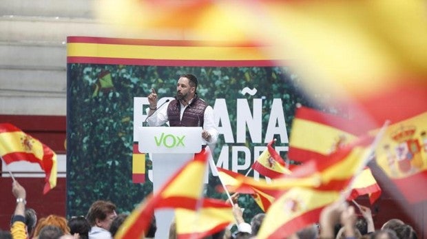 Abascal pide la detención de Torra «antes de que huya como Puigdemont»