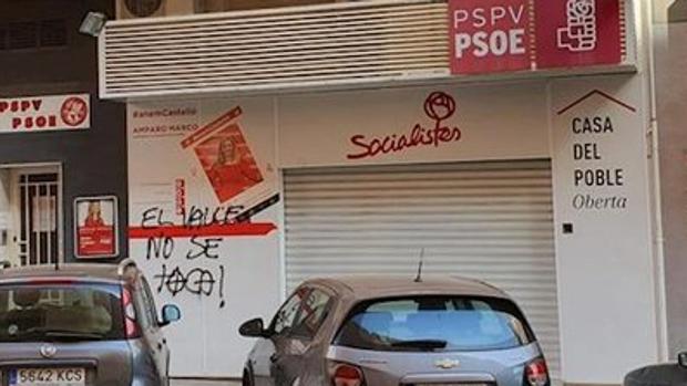 «El valle no se toca»: pintadas en varias sedes del PSOE en Castellón