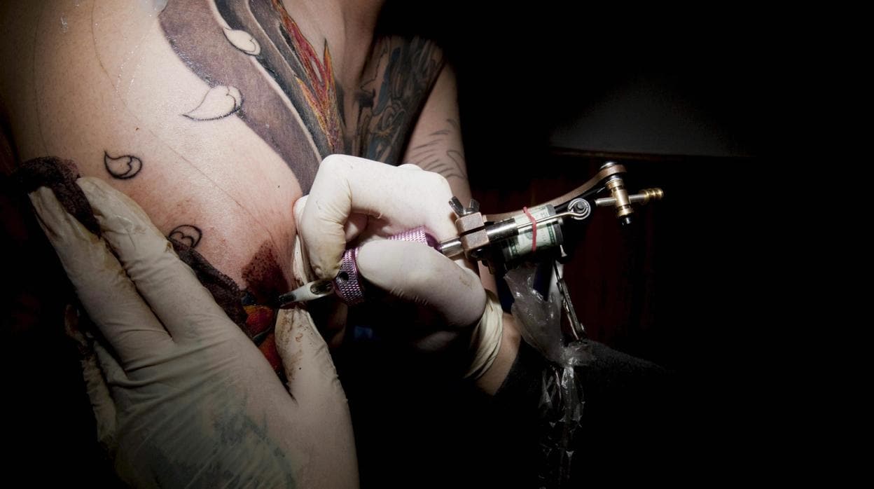 Piden 6 años de cárcel para un tatuador de Valladolid por supuestos abusos sexuales sobre tres clientas