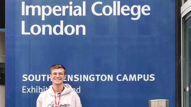 Un alumno de Caxton College en el Imperial de Londres: «No veo grandes diferencias entre las Matemáticas y la Literatura»