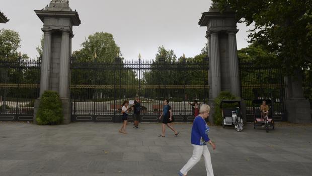 Cerradas varias zonas de El Retiro por las fuertes rachas de viento