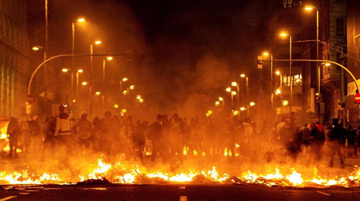Incidentes en la manifestación convocada por los CDR en Barcelona la noche del 15 de octubre de 2019