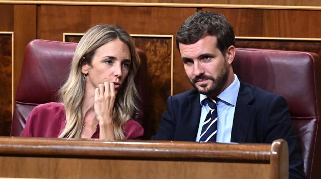 Cayetana Álvarez de Toledo y Pablo Casado, en el Congreso de los Diputados