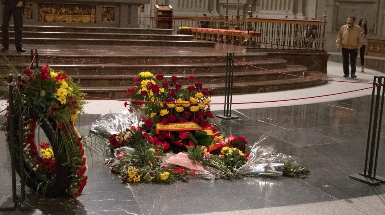 Imagen de archivo del interior de la basílica del Valle de los Caídos, antes de su cierre por la exhumación de Franco