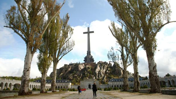 El juez Yusty archiva la causa de la licencia de obra, último obstáculo para la exhumación de Franco
