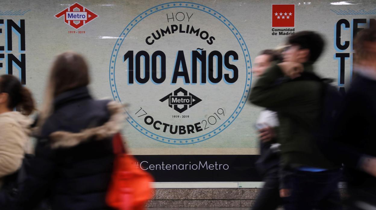Cartel anunciador del centenario de Metro de Madrid