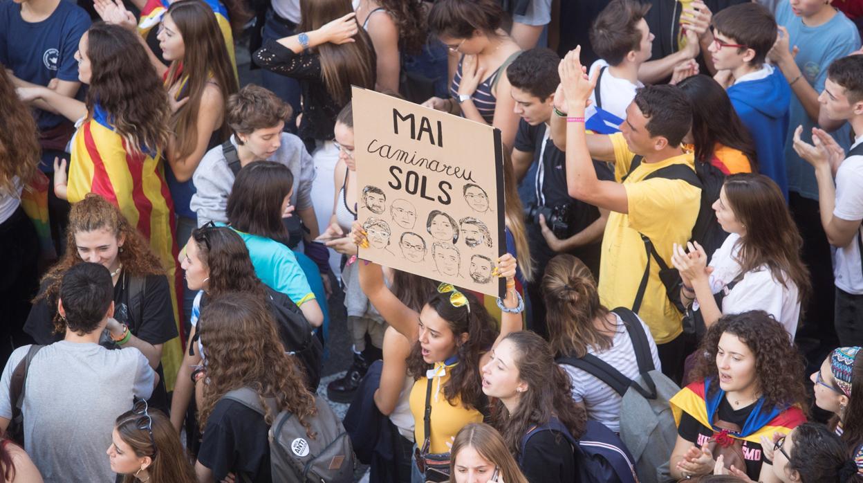 Miles de estudiantes universitarios y de secundaria, convocados por el Sindicato de Estudiantes y por el Sindicat d'Estudiants dels Països Catalans