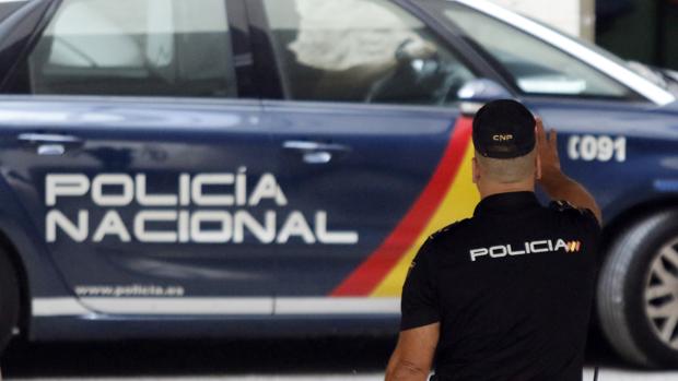 Un hombre rapta a su expareja en plena calle y abusa sexualmente de ella con la ayuda de su sobrino