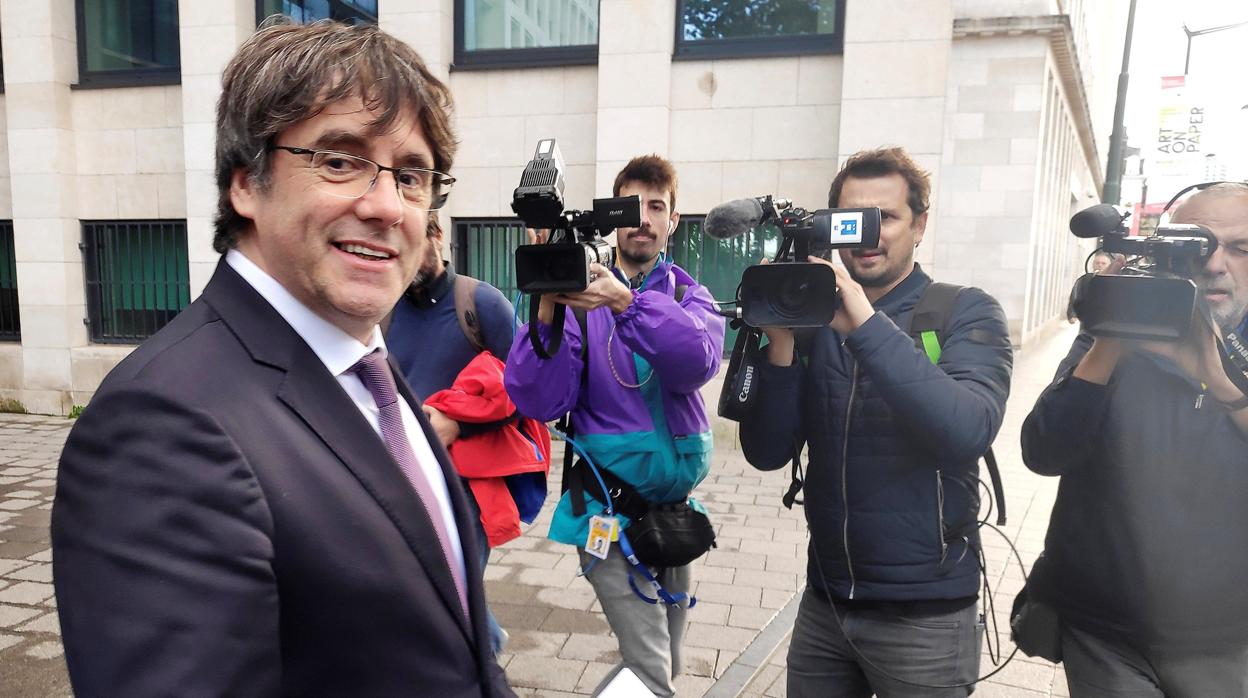 Puigdemont, a su salida de la Fiscalía