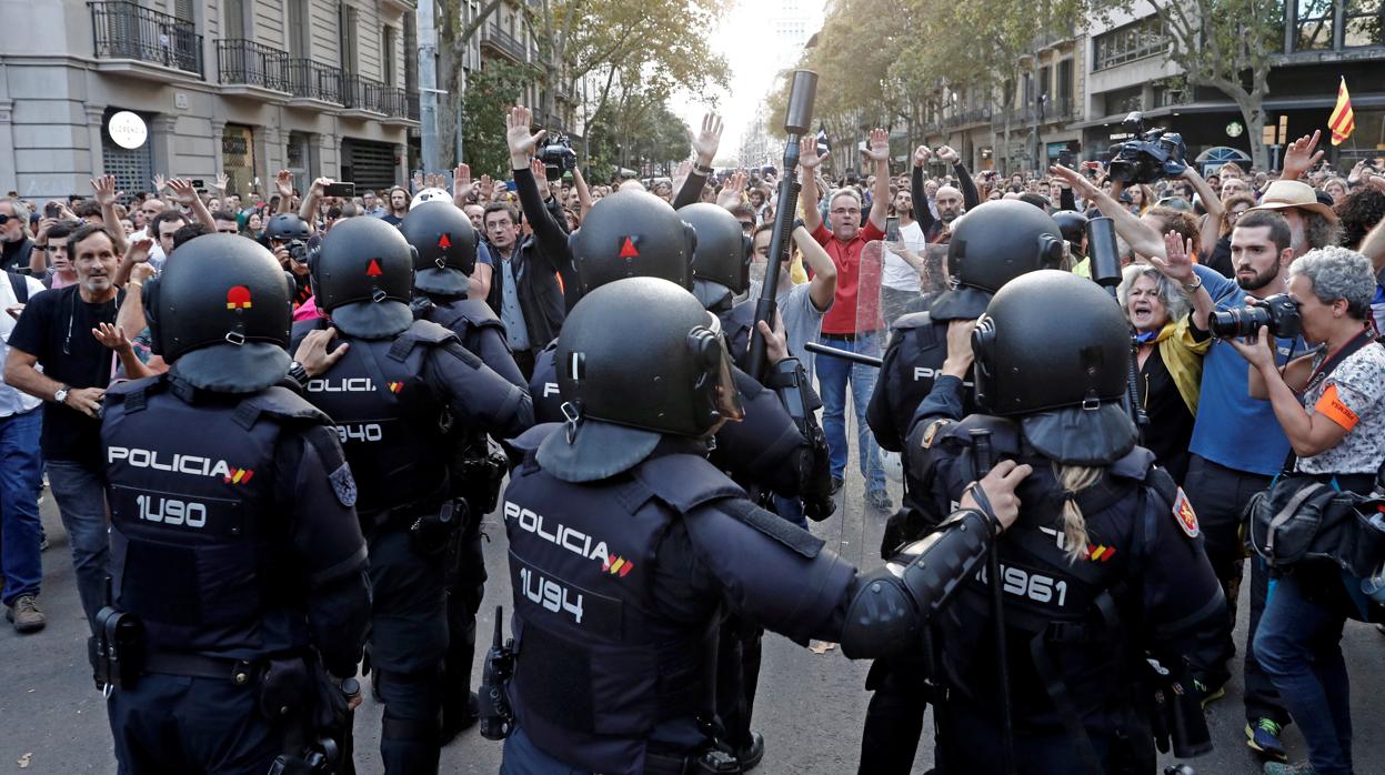 Efectivos de la Policía Nacional desplegados en Cataluña