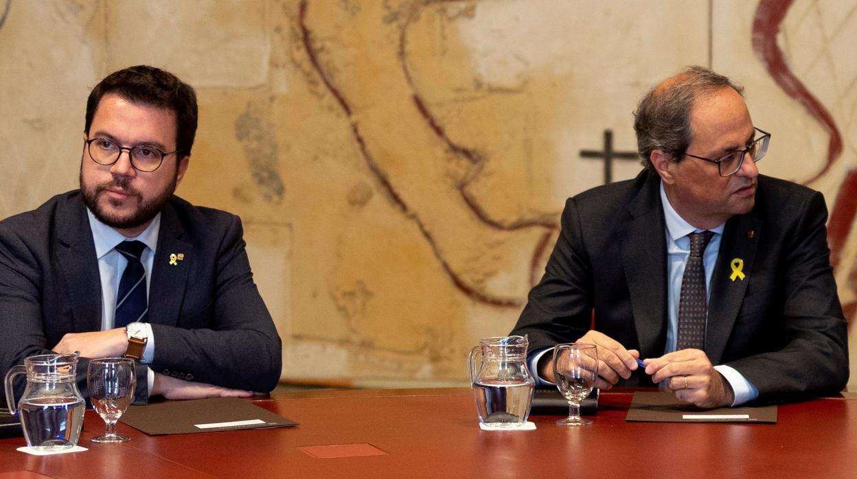 El presidente de la Generalitat, Quim Torra, junto a su vicepresidente, Pere Aragonés