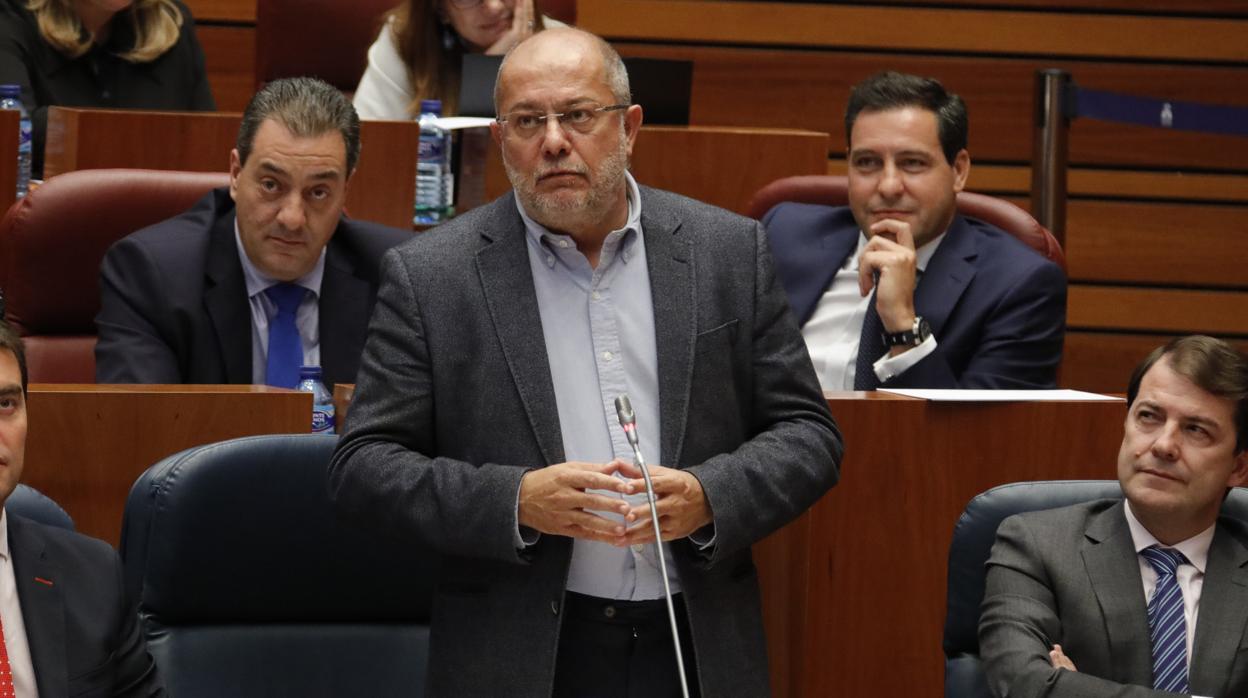 Francisco Igea durante su intervención en el pleno de las Cortes