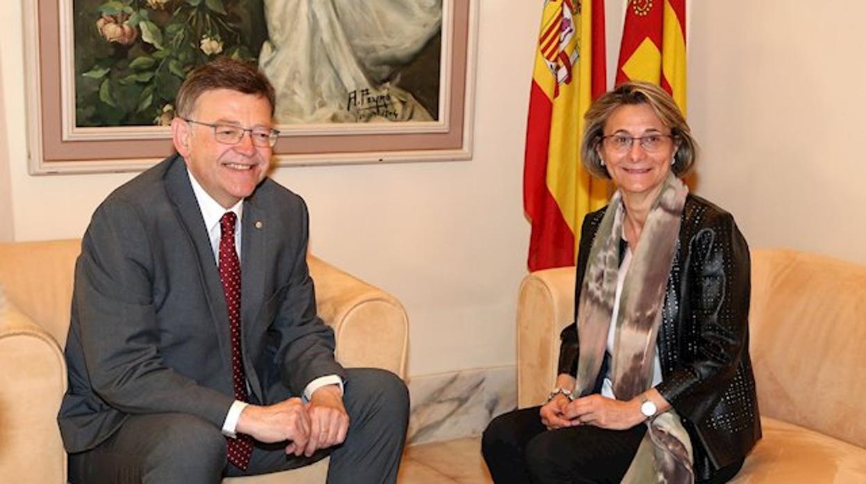 Imagen de archivo del presidente de la Generalitat, Ximo Puig, junto a la rectora de la UJI, Eva Alcón