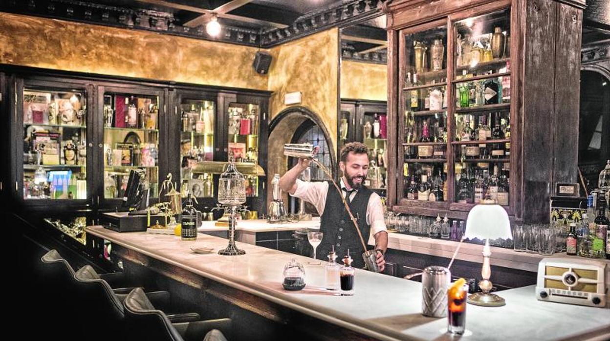 Sobre estas líneas, el bar Viva Madrid