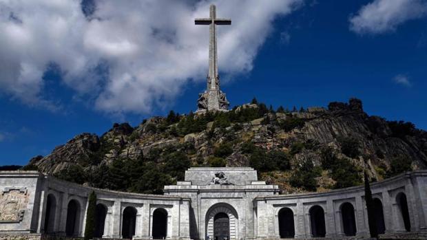 La exhumación de Franco, en directo | El traslado se realizará en el féretro original pese a tener daños