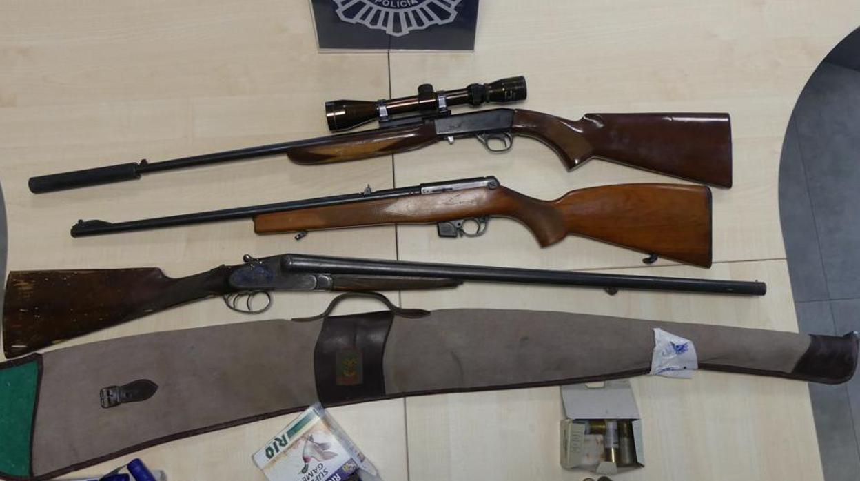 Las armas largas, también robadas, que incautaron a los detenidos