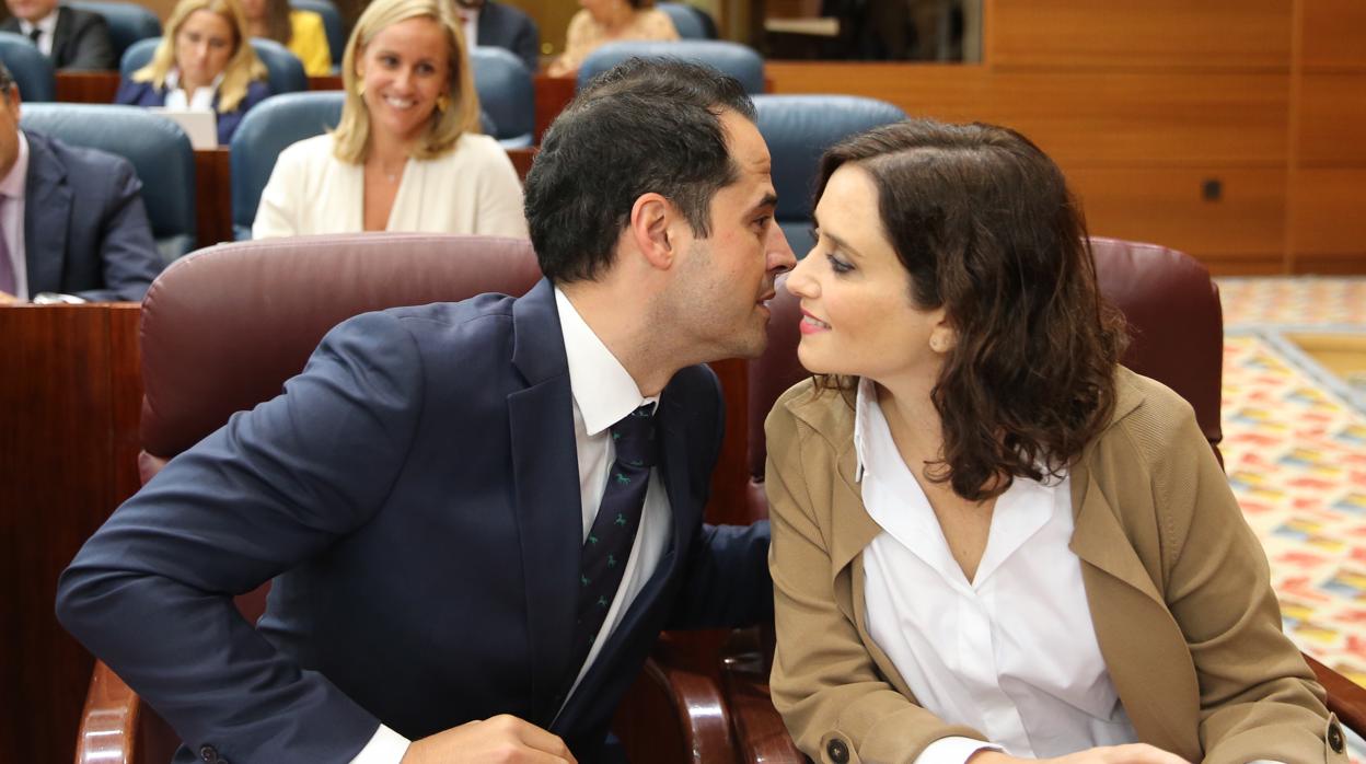 El vicepresidente Ignacio Aguado y la presidenta Isabel Díaz Ayuso, en la Asamblea