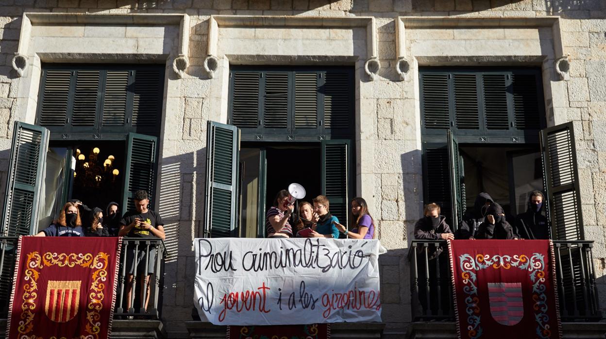 Balcón del Ayuntamiento de Gerona duirante la ocupación