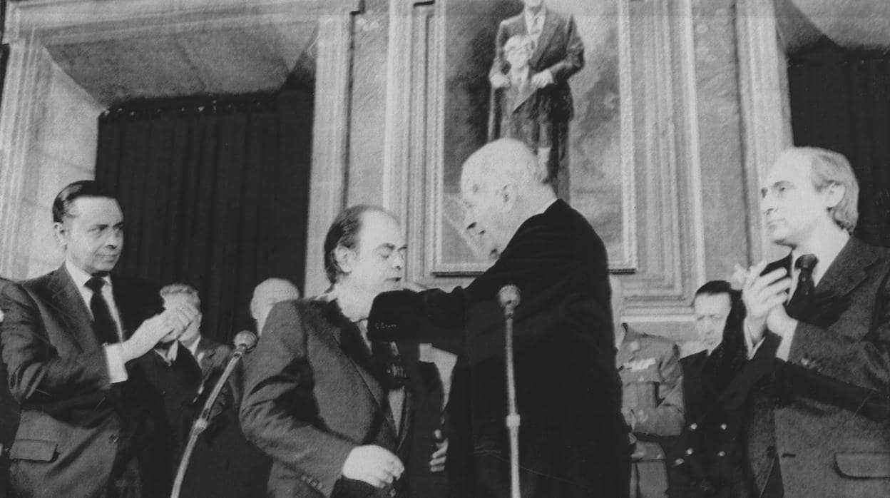 Pujol fue investido presidente de la Generalitat por Tarradellas en 1980.