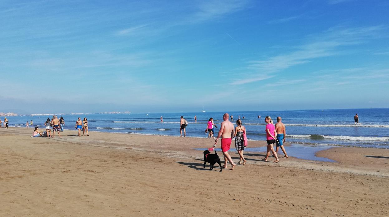 Imagen tomada este domingo en la playa de Las Arenas de Valencia