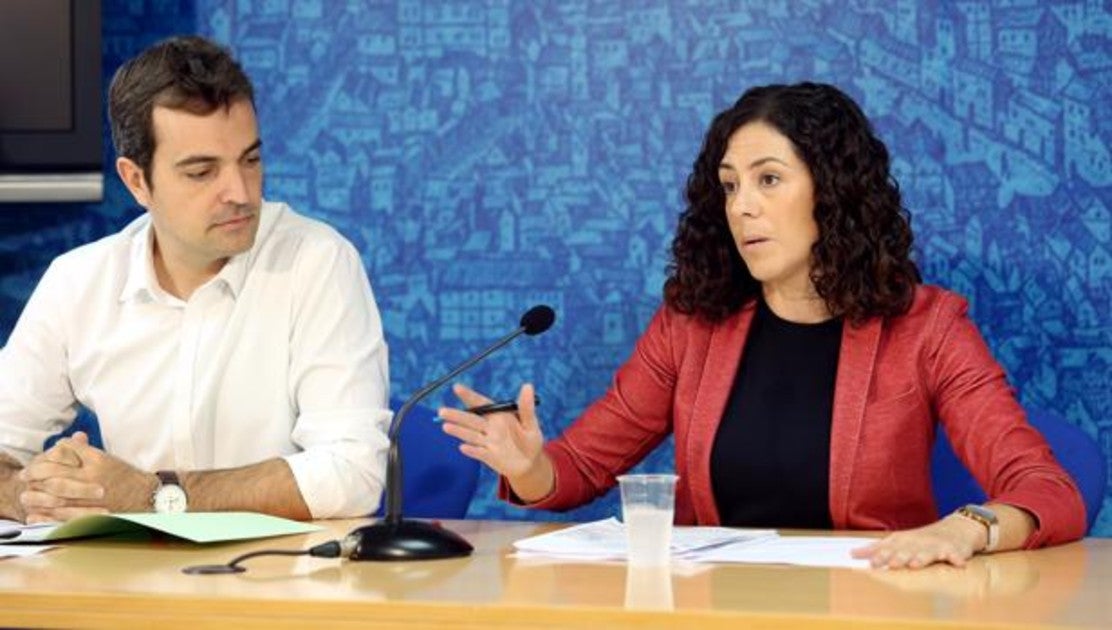 Pablo García presentó ayer el «Conecta Joven» y Noelia de la Cruz informó de la última Junta de Gobierno Local