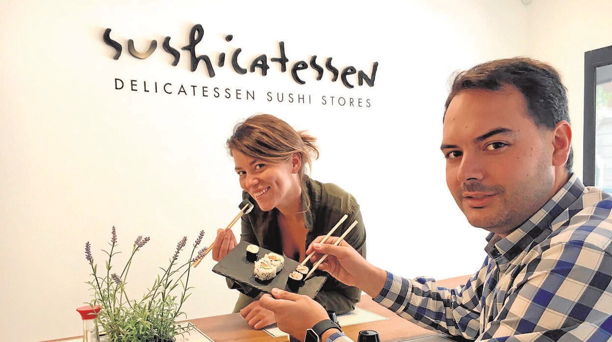María Coco y Rodrigo Roche, al frente del grupo segoviano SinTenedor, que también tiene una línea de sushii