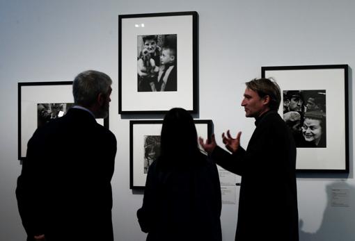 El comisario de la exposición reivindica la ciudad como escenario