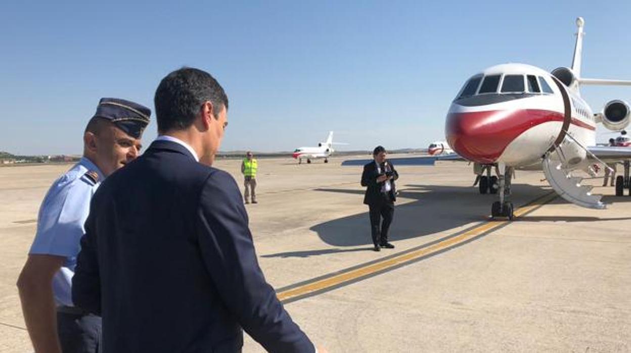 Pedro Sánchez, frente al Falcon