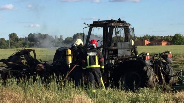 Tres acusados de quemar dos tractores para cobrar el seguro pueden ir tres años a prisión