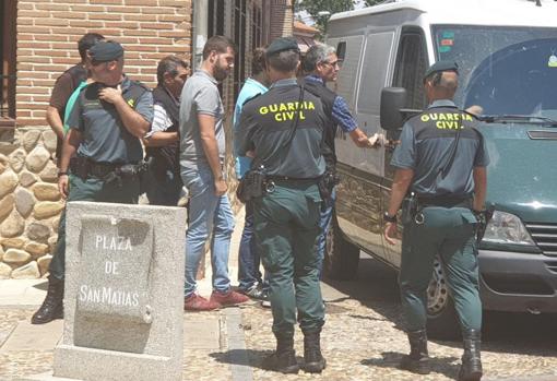 Momento de la detención del alcalde de Fontanar, Víctor San Vidal, el pasado mes de julio