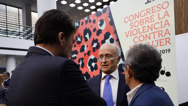 Un juez del Supremo propone una asignatura escolar de tolerancia cero a la violencia de género