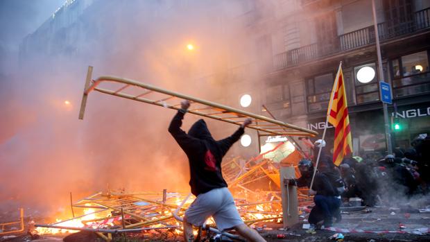 Vox, PP y Cs piden ilegalizar partidos que atenten contra la unidad de España