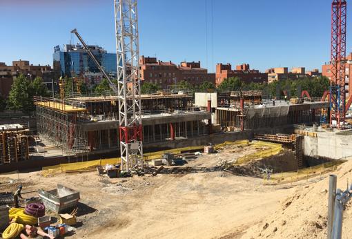 Obras de la construcción de la nueva sede de Metro, en la avenida de Asturais