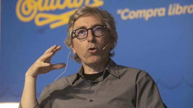 David Trueba recibirá el Premio Novela Europea este martes en Santiago