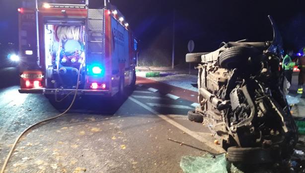 Una joven de 19 años muere en un brutal accidente entre un coche y un camión en Catadau (Valencia)